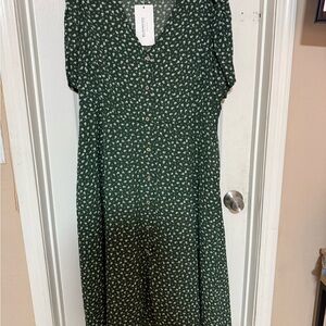 BloomChic Green Floral V-Neck Dress